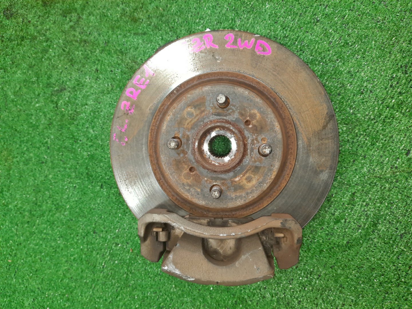 Ступица левая передняя TOYOTA AXIO, COROLLA FIELDER, COROLLA  AXIO, FIELDER NZE141, ZRE142, ZRE142G, NZE141G 1NZ-FE, 2ZR-FAE, 2ZR-FE 1 ракурс