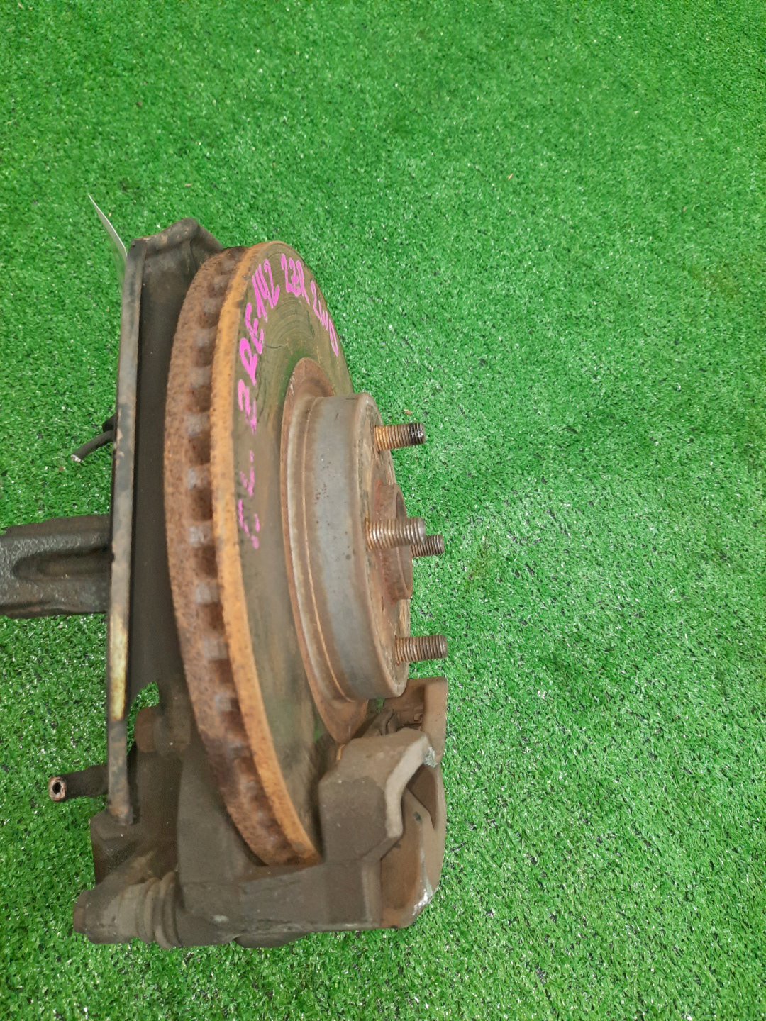 Ступица левая передняя TOYOTA AXIO, COROLLA FIELDER, COROLLA  AXIO, FIELDER NZE141, ZRE142, ZRE142G, NZE141G 1NZ-FE, 2ZR-FAE, 2ZR-FE 2 ракурс