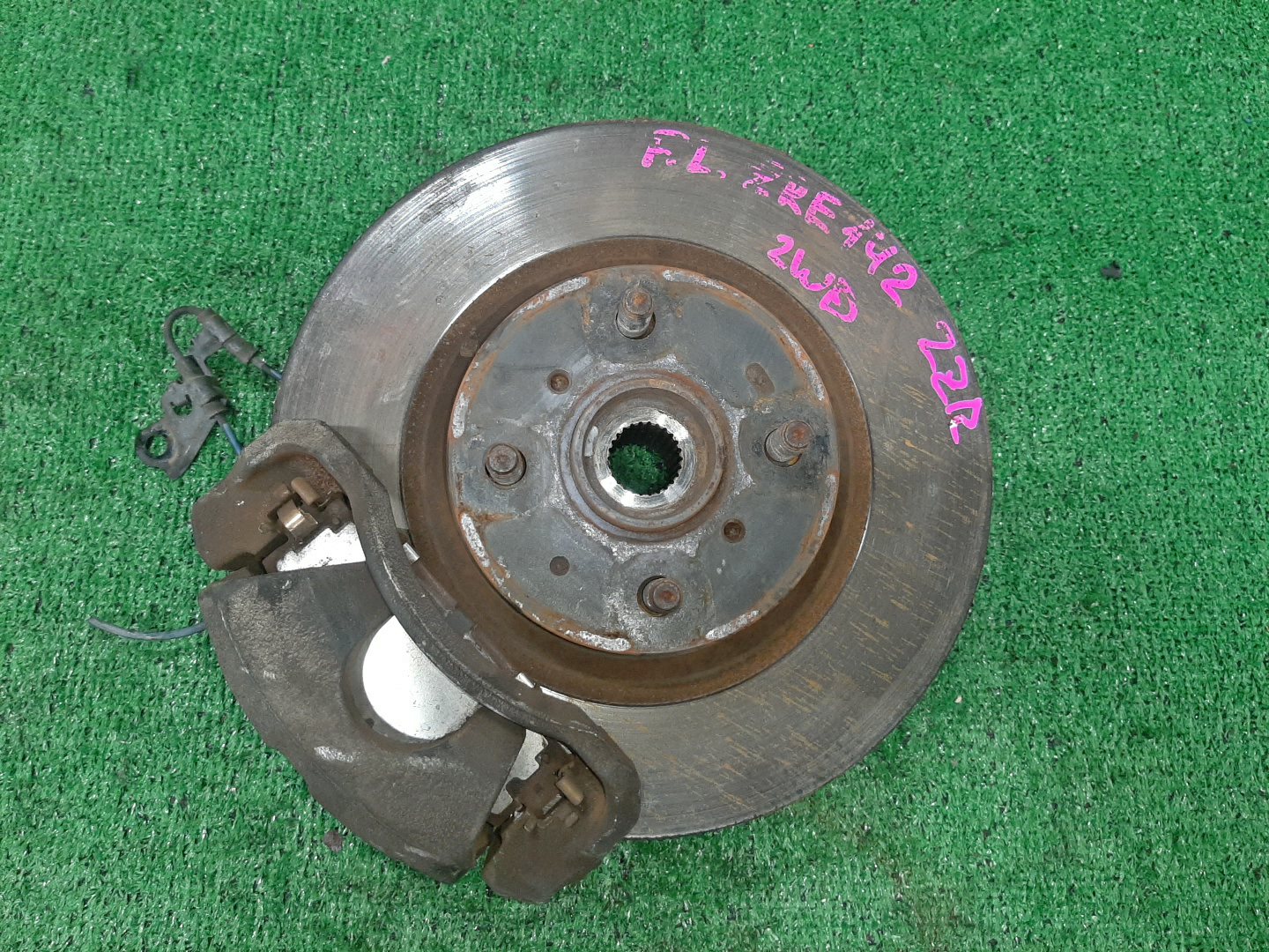 Ступица левая передняя TOYOTA AXIO, COROLLA FIELDER, COROLLA  AXIO, FIELDER NZE141, ZRE142, ZRE142G, NZE141G 1NZ-FE, 2ZR-FAE, 2ZR-FE 1 ракурс
