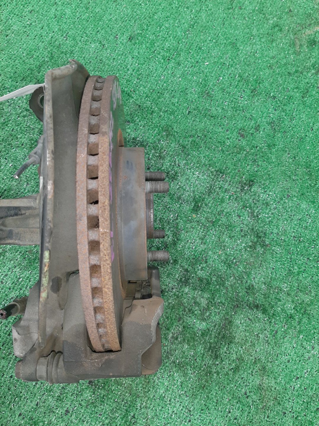 Ступица левая передняя TOYOTA AXIO, COROLLA FIELDER, COROLLA  AXIO, FIELDER NZE141, ZRE142, ZRE142G, NZE141G 1NZ-FE, 2ZR-FAE, 2ZR-FE 3 ракурс