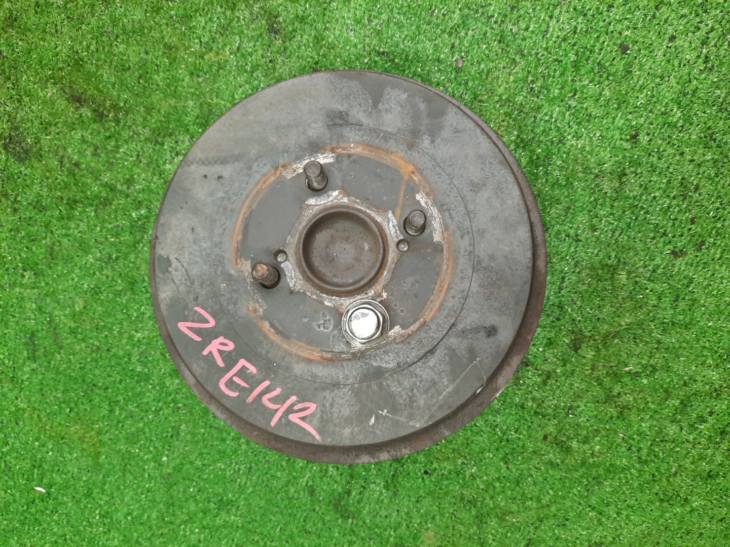 Ступица левая задняя TOYOTA AXIO, COROLLA FIELDER, COROLLA  AXIO, FIELDER NZE141, ZRE142, ZRE142G, NZE141G 1NZ-FE, 2ZR-FAE, 2ZR-FE 1 ракурс
