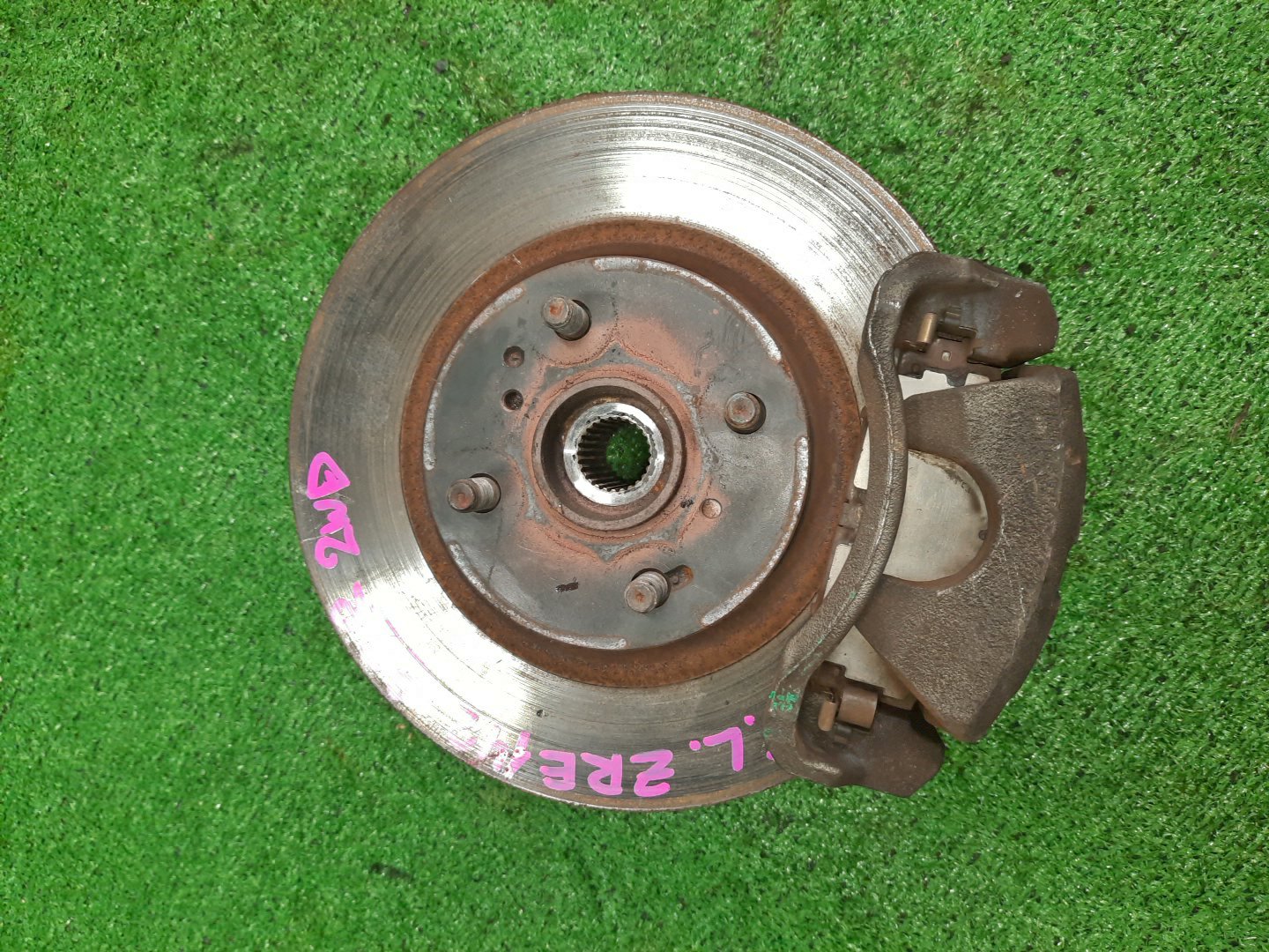 Ступица левая передняя TOYOTA AXIO, COROLLA FIELDER, COROLLA  AXIO, FIELDER NZE141, ZRE142, ZRE142G, NZE141G 1NZ-FE, 2ZR-FAE, 2ZR-FE 1 ракурс