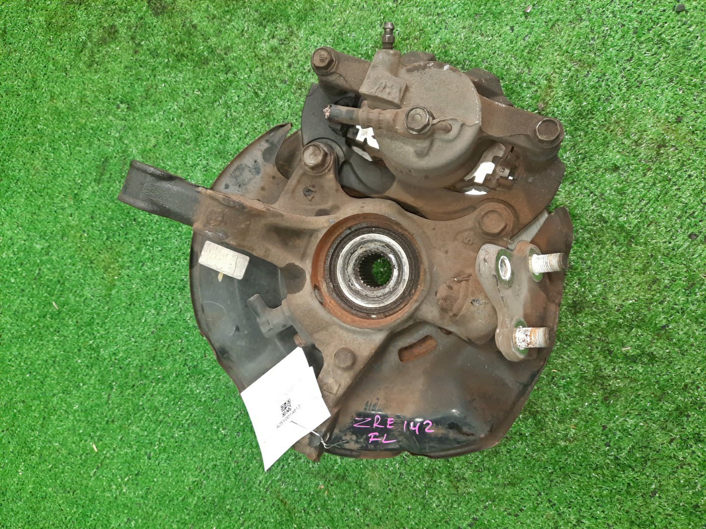 Ступица левая передняя TOYOTA AXIO, COROLLA FIELDER, COROLLA  AXIO, FIELDER NZE141, ZRE142, ZRE142G, NZE141G 1NZ-FE, 2ZR-FAE, 2ZR-FE 3 ракурс