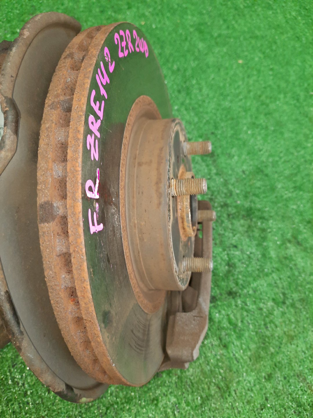 Ступица левая передняя TOYOTA AXIO, COROLLA FIELDER, COROLLA  AXIO, FIELDER NZE141, ZRE142, ZRE142G, NZE141G 1NZ-FE, 2ZR-FAE, 2ZR-FE 2 ракурс
