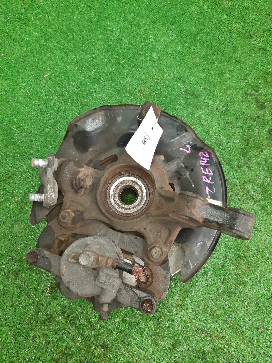 Ступица левая передняя TOYOTA AXIO, COROLLA FIELDER, COROLLA  AXIO, FIELDER NZE141, ZRE142, ZRE142G, NZE141G 1NZ-FE, 2ZR-FAE, 2ZR-FE 3 ракурс