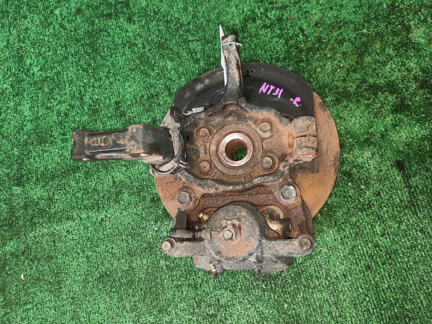 Ступица правая передняя NISSAN X-TRAIL T31, NT31, DNT31, TNT31 MR20DE, M9R, QR25DE 3 ракурс