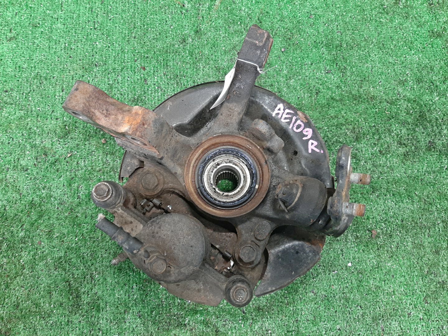 Ступица правая передняя TOYOTA SPRINTER CARIB, CERES, COROLLA, COROLLA LEVIN, SPRINTER MARINO, COROLLA SPACIO, SPRINTER, SPRINTER TRUENO AE111G, AE114G, AE115G, AE100, AE101, AE111, AE114, AE109, AE110, EE101, EE102, EE103, EE104, EE111, AE104, CE107
