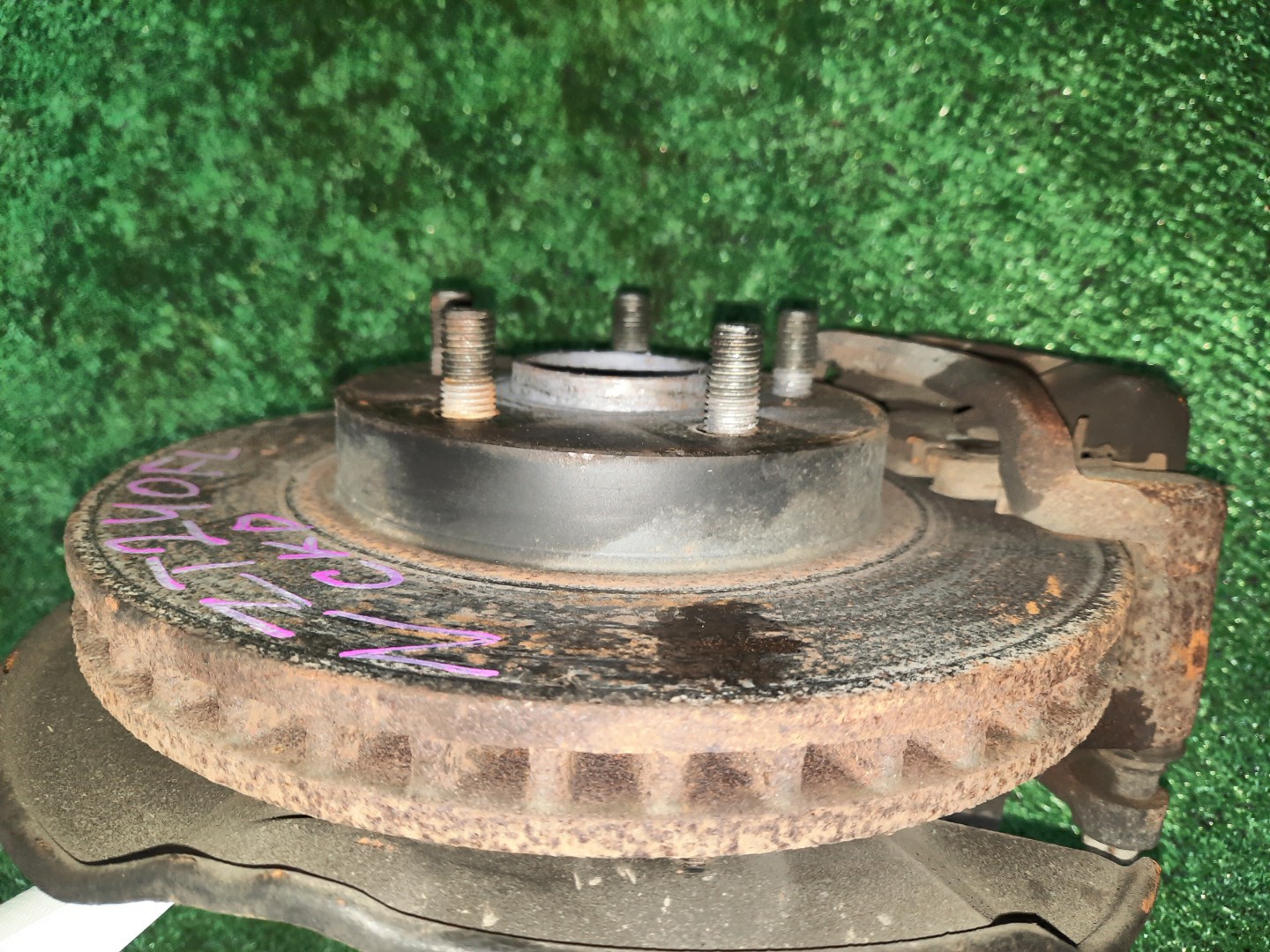 Ступица левая передняя TOYOTA PREMIO, ALLION ZZT240, NZT240 1ZZ-FE, 1NZ-FE 2 ракурс