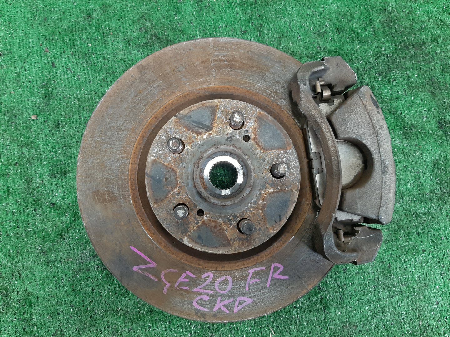 Ступица правая передняя TOYOTA WISH ZGE20W, ZGE20G, ZGE21G, ZGE22W 2ZR-FAE, 3ZR-FAE 1 ракурс