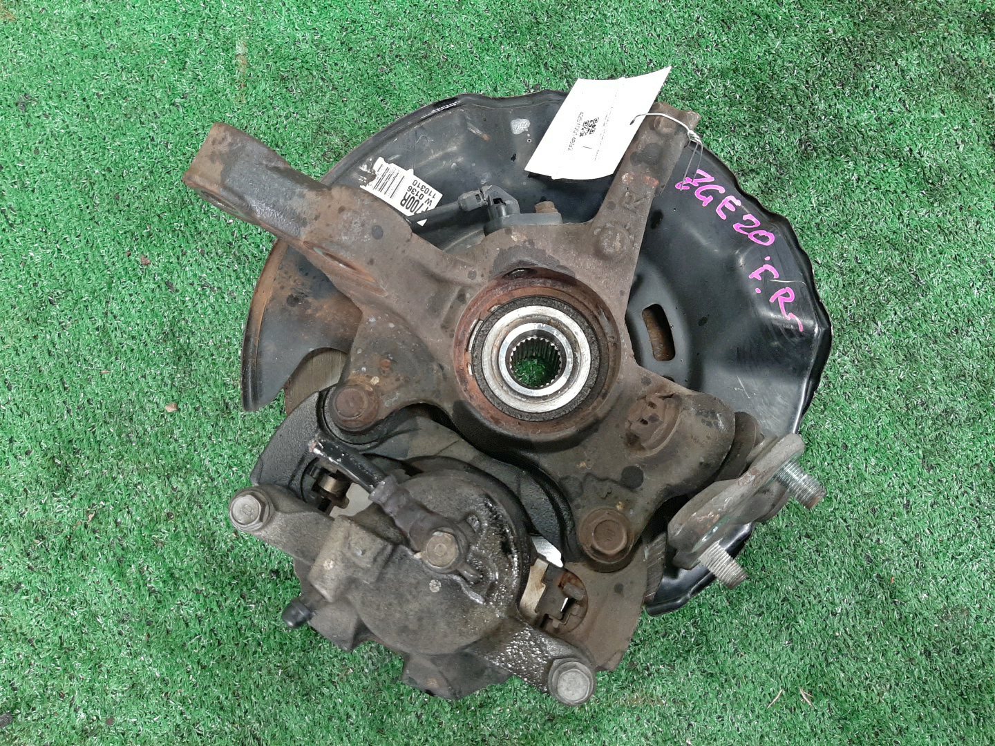 Ступица правая передняя TOYOTA WISH ZGE20W, ZGE20G, ZGE21G, ZGE22W 2ZR-FAE, 3ZR-FAE 2 ракурс