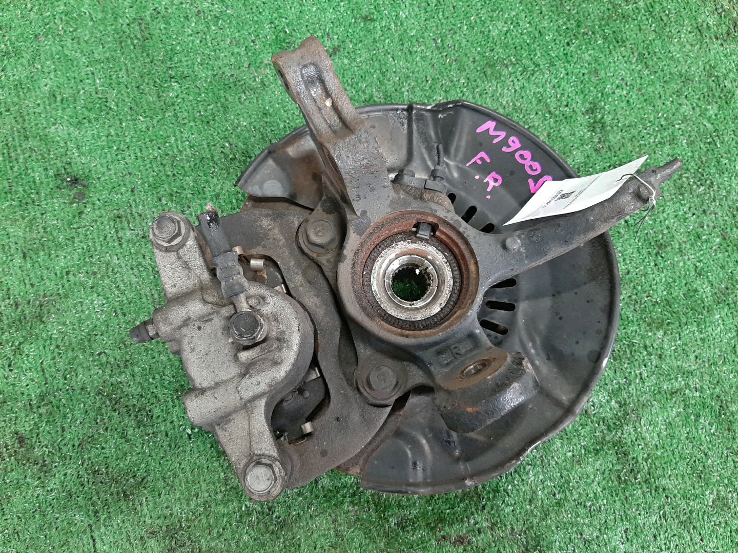 Ступица правая передняя DAIHATSU THOR, JUSTY, TANK, ROOMY M910S, M900S, M900F, M910F, M910A, M900A 1KR-FE 2 ракурс