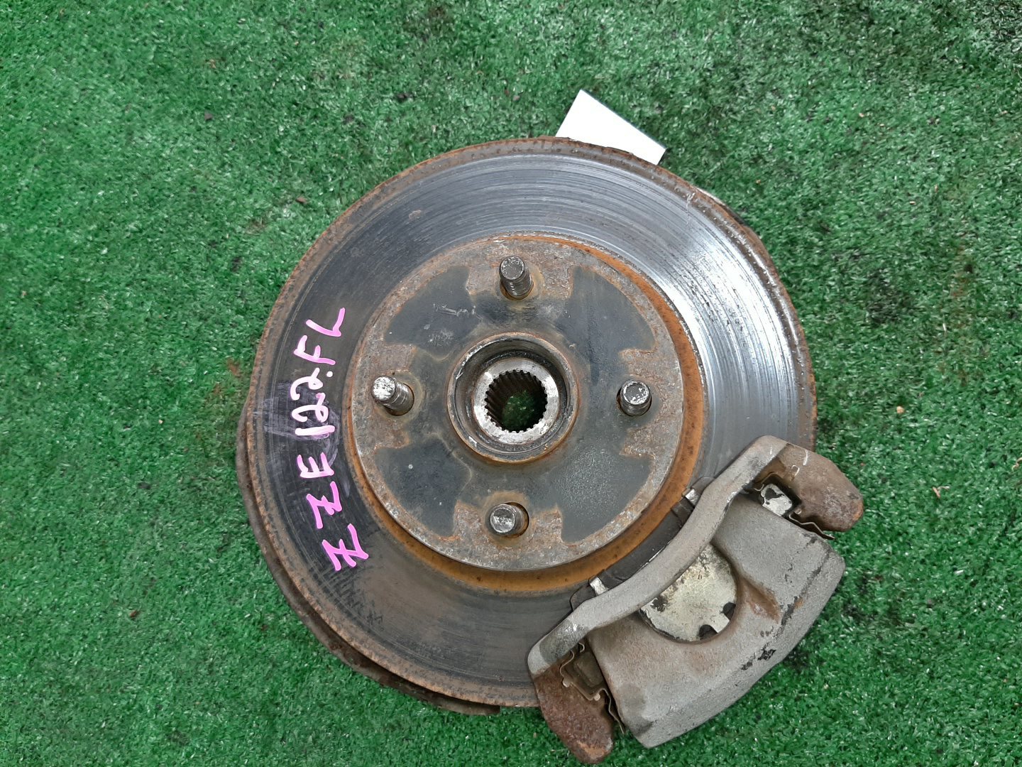 Ступица левая передняя TOYOTA COROLLA, COROLLA SPACIO, COROLLA FIELDER, ALLEX, COROLLA RUNX ZZE122, NZE121N, ZZE122N, ZZE122G 1ZZ-FE, 1NZ-FE 1 ракурс