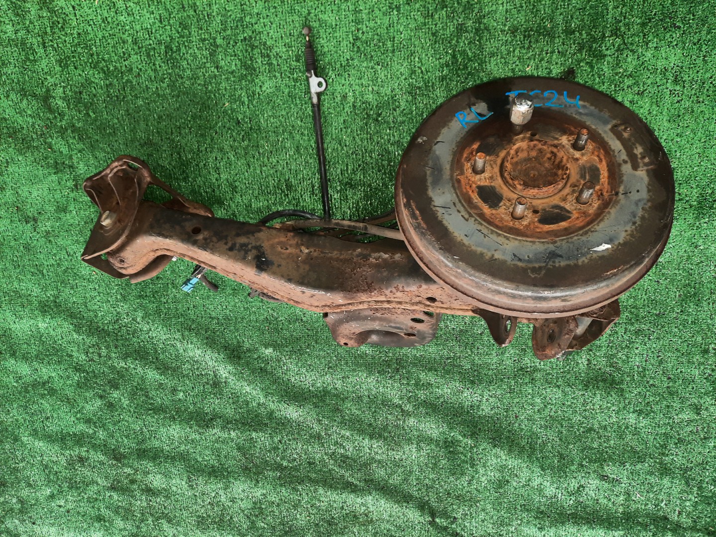 Ступица левая задняя  NISSAN SERENA TC24 QR20DE 1 ракурс