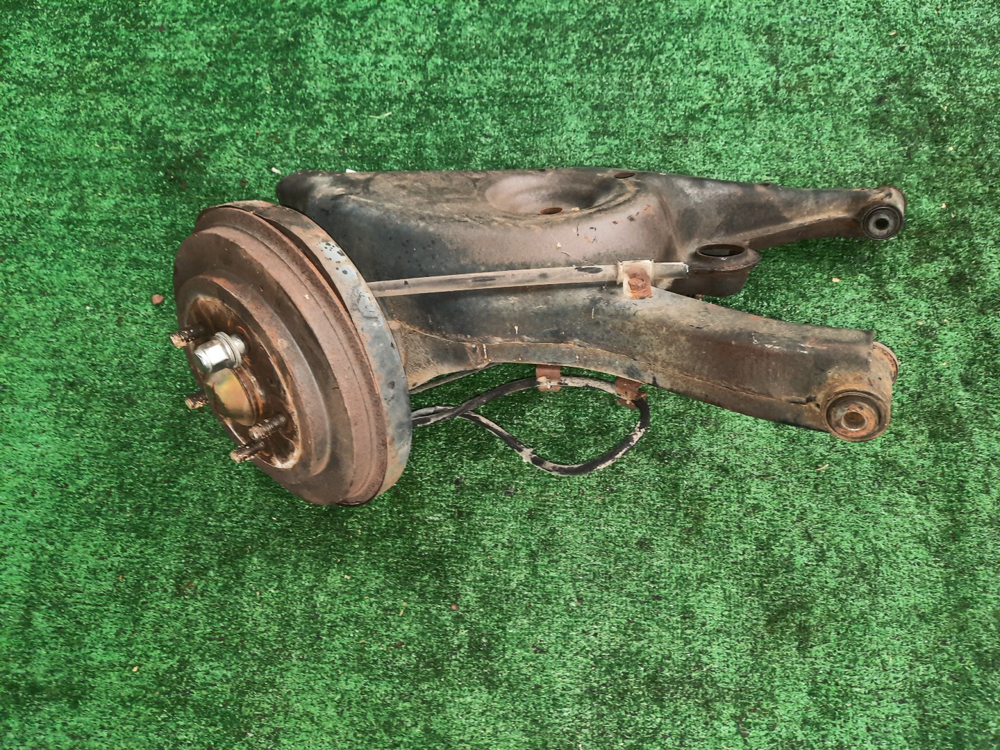 Ступица левая задняя MITSUBISHI CHARIOT GRANDIS, RVR N84W, N61W, N64WG 4G64, 4G93 1 ракурс