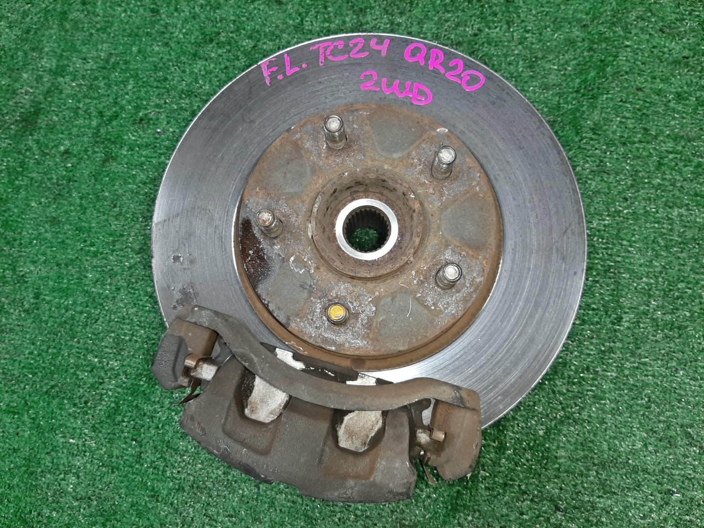 Ступица левая передняя  NISSAN SERENA TNC24, TC24, RC24, PC24, PNC24, VC24, VNC24 QR20DE, QR25DE, SR20DE, YD25DDTI 1 ракурс