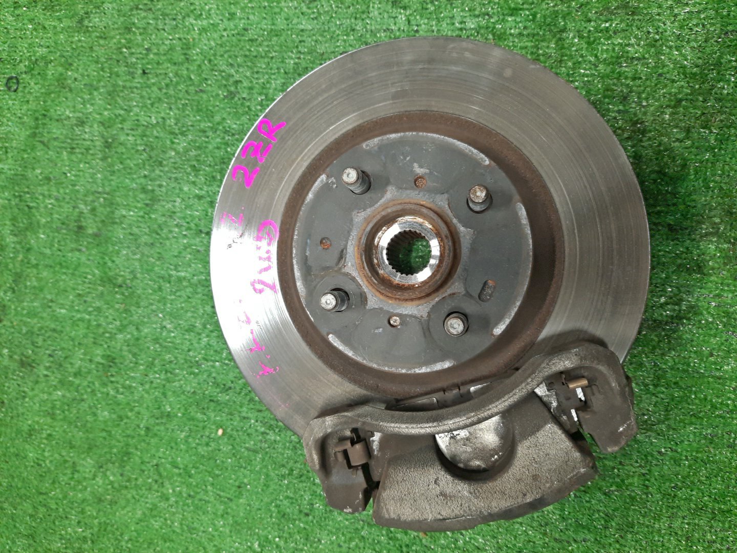 Ступица левая передняя TOYOTA AXIO, COROLLA FIELDER, COROLLA  AXIO, FIELDER NZE141, ZRE142, ZRE142G, NZE141G 1NZ-FE, 2ZR-FAE, 2ZR-FE 1 ракурс