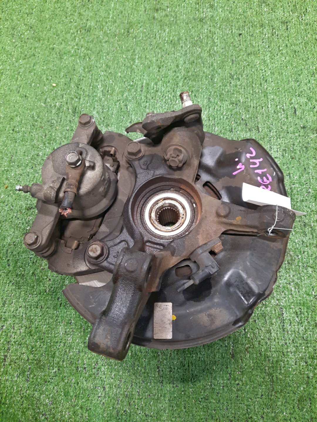 Ступица левая передняя TOYOTA AXIO, COROLLA FIELDER, COROLLA  AXIO, FIELDER NZE141, ZRE142, ZRE142G, NZE141G 1NZ-FE, 2ZR-FAE, 2ZR-FE 3 ракурс
