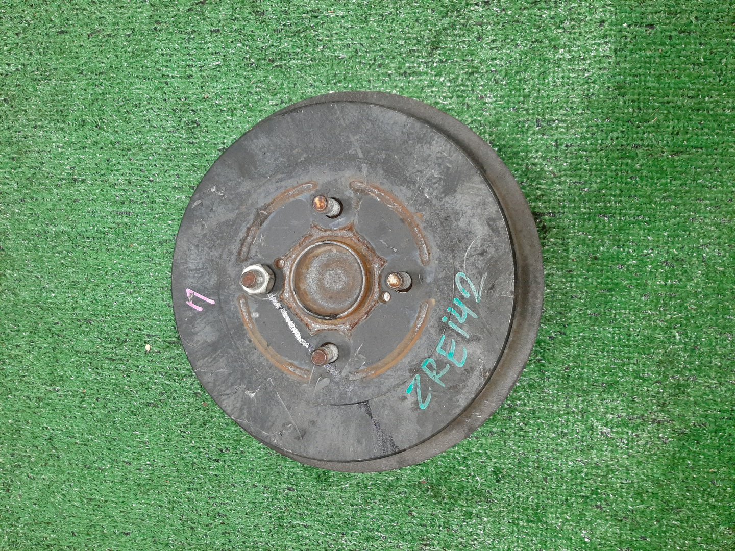 Ступица левая задняя TOYOTA AXIO, COROLLA FIELDER, COROLLA  AXIO, FIELDER NZE141, ZRE142, ZRE142G, NZE141G 1NZ-FE, 2ZR-FAE, 2ZR-FE 1 ракурс