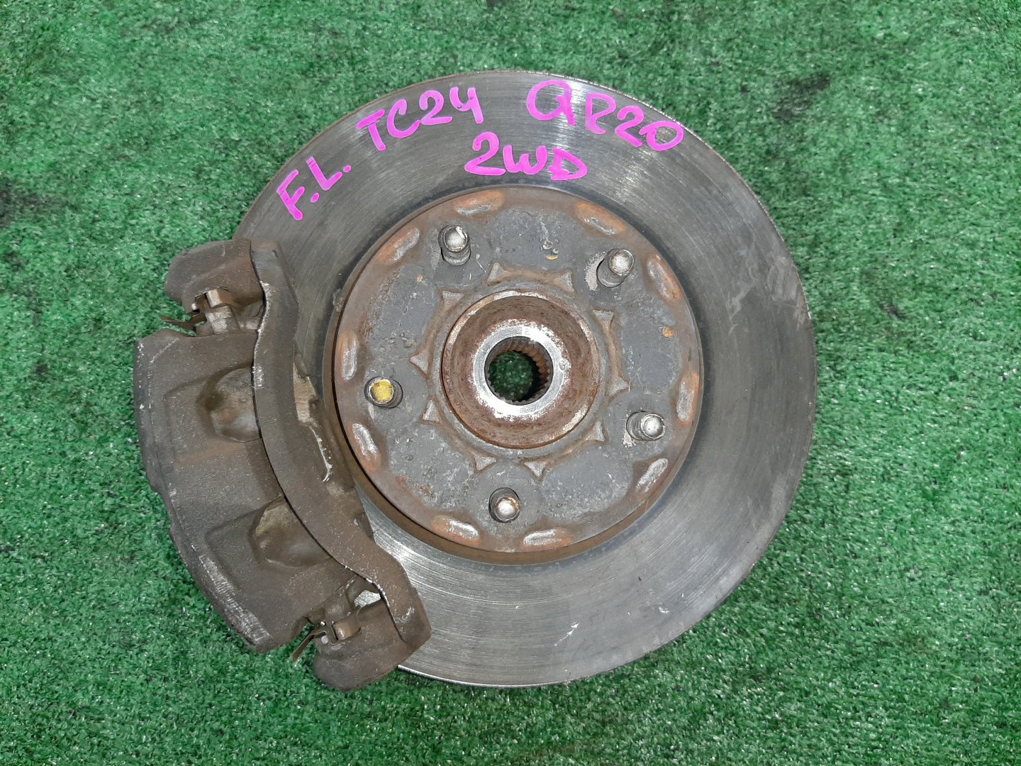 Ступица левая передняя  NISSAN SERENA TNC24, TC24, RC24, PC24, PNC24, VC24, VNC24 QR20DE, QR25DE, SR20DE, YD25DDTI 1 ракурс