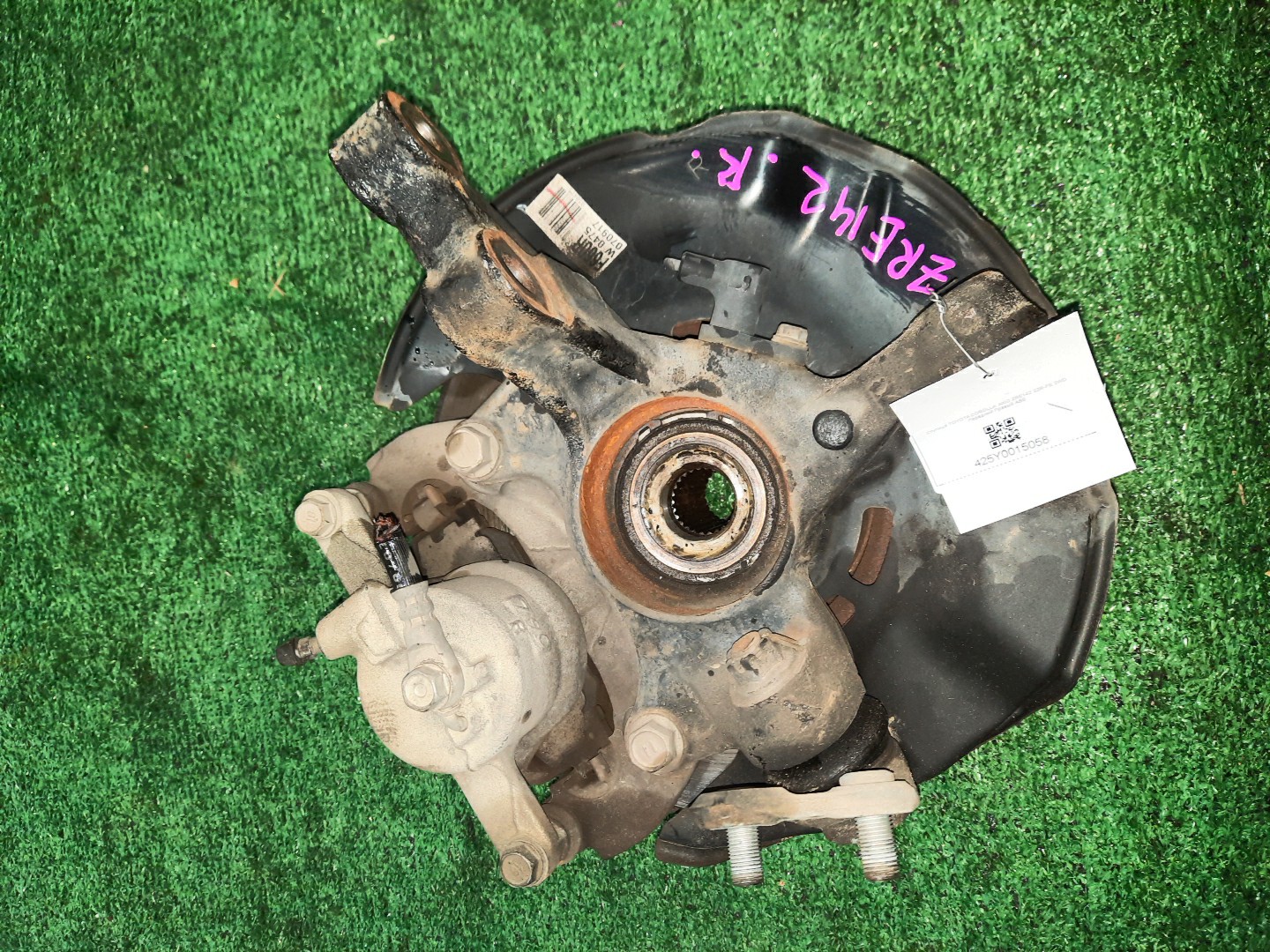 Ступица правая передняя TOYOTA AXIO, COROLLA FIELDER, COROLLA  AXIO, FIELDER NZE141, ZRE142, ZRE142G, NZE141G 1NZ-FE, 2ZR-FAE, 2ZR-FE 3 ракурс