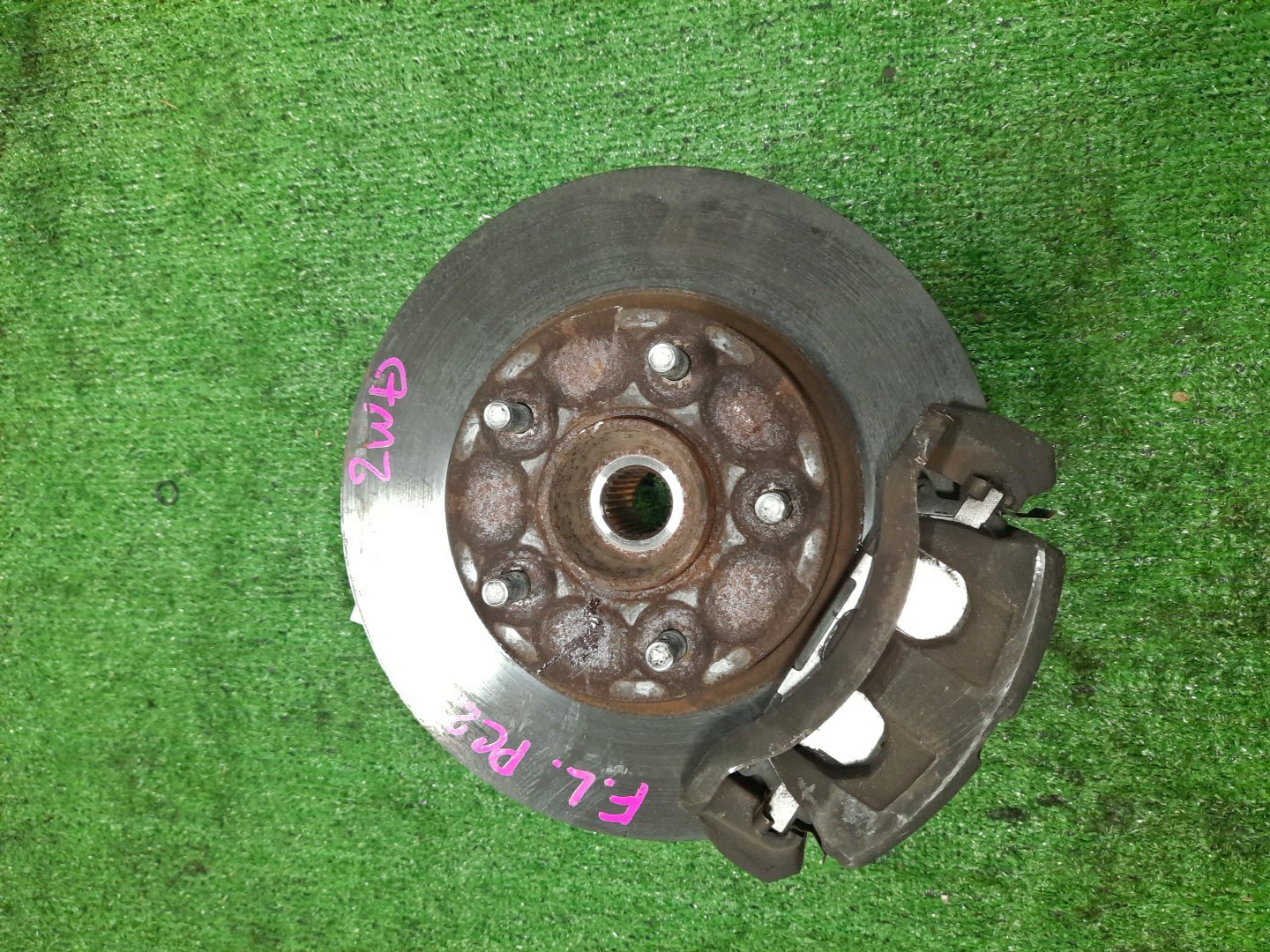 Ступица левая передняя  NISSAN SERENA TNC24, TC24, RC24, PC24, PNC24, VC24, VNC24 QR20DE, QR25DE, SR20DE, YD25DDTI 1 ракурс