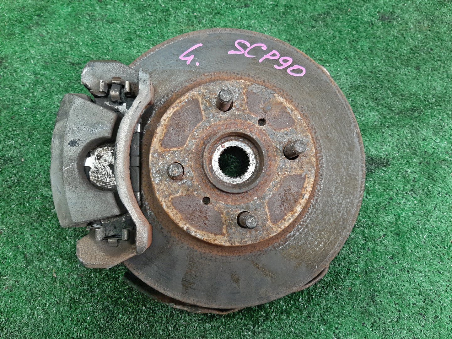 Ступица левая передняя TOYOTA VITZ SCP90 2SZ-FE 1 ракурс