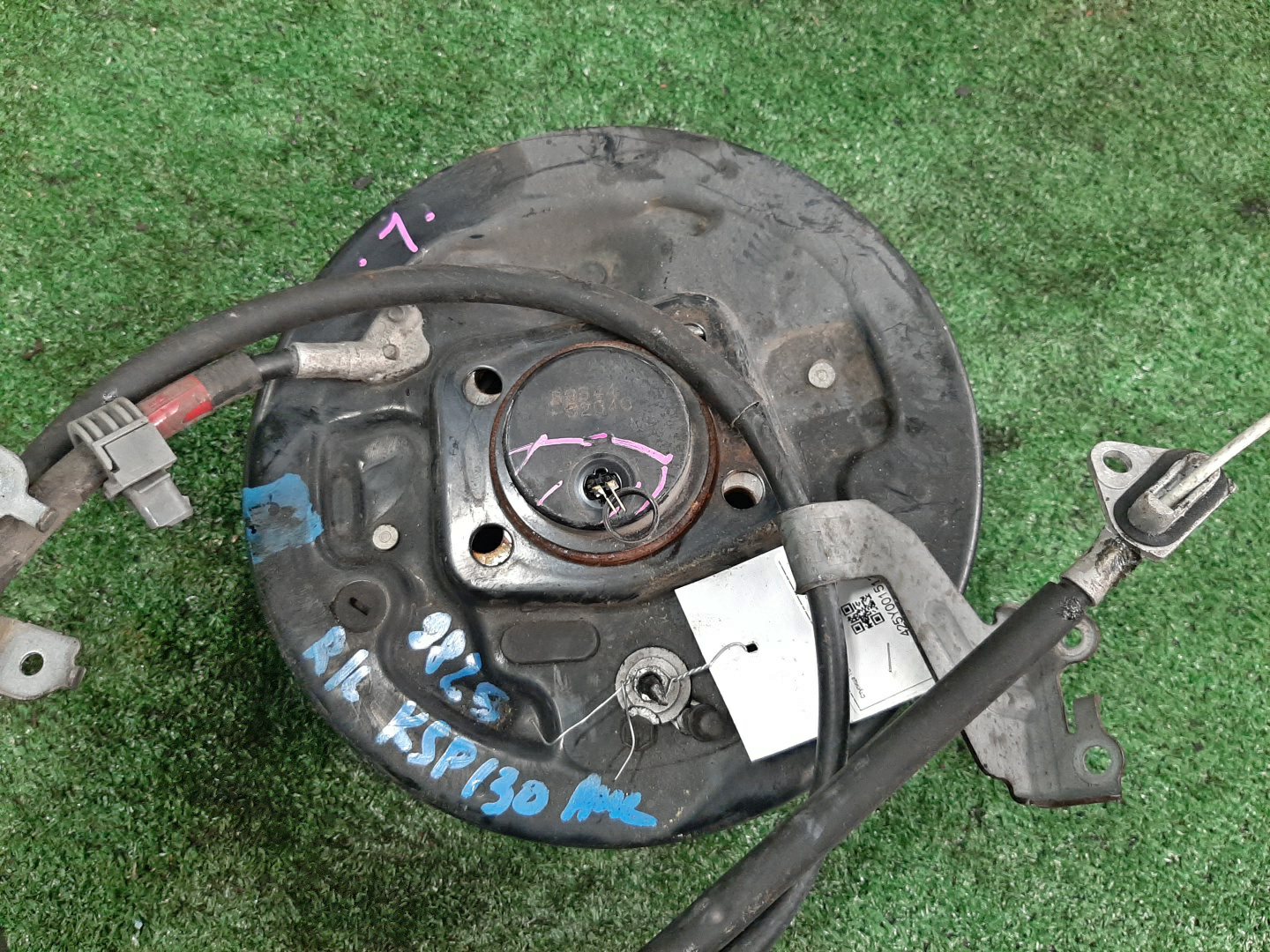 Ступица левая задняя TOYOTA VITZ KSP130 1KR-FE 2 ракурс