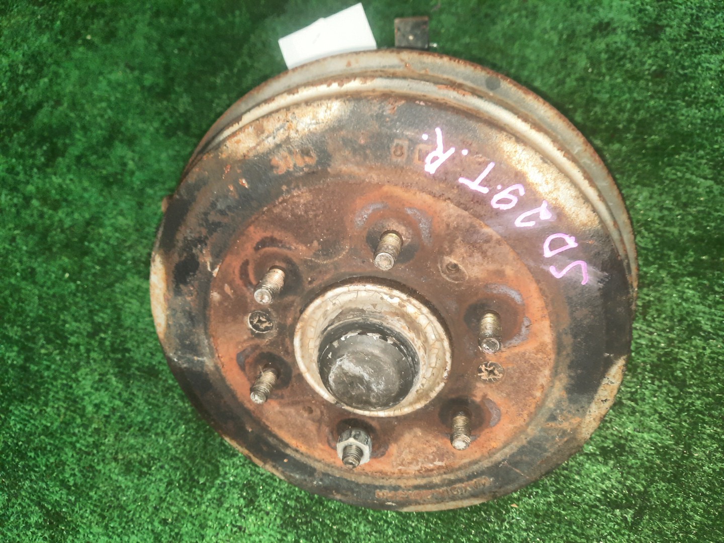 Ступица правая передняя MAZDA BONGO BRAWNY SD5AT, SD89T, SD2AT, SD59T, SD29T, SR5AV, SR2AV, SRS9V, SR2AM, SR29V, SDEAT, SREAV, SRE9W, SRF9W, SR5AM WL, F8, R2, VS, FE, RF 1 ракурс