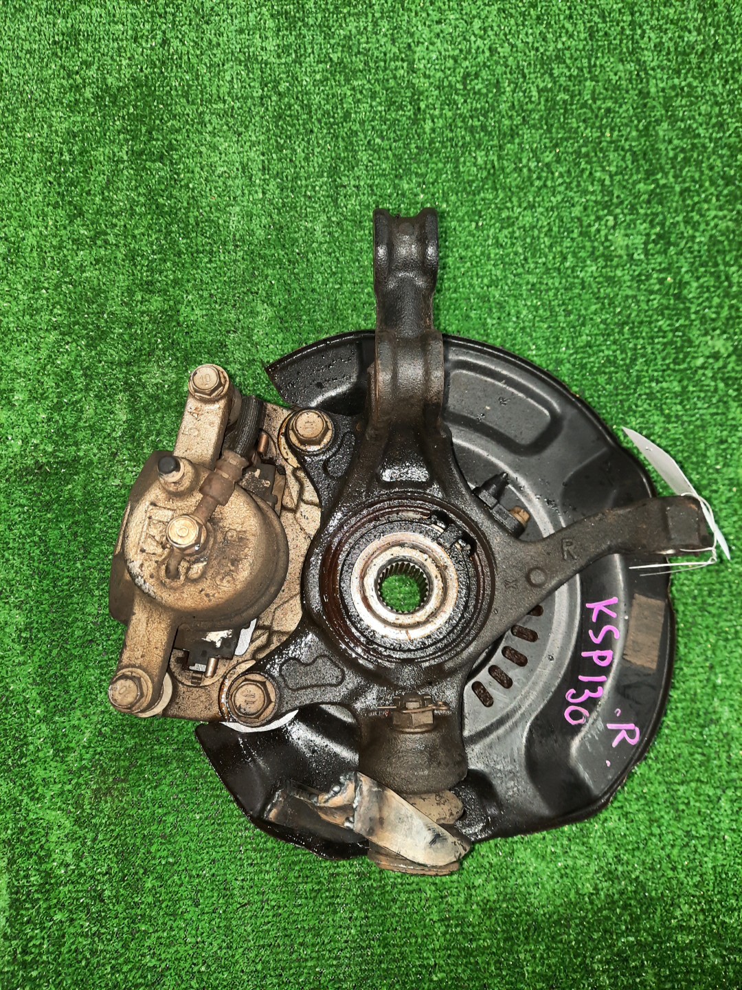Ступица правая передняя TOYOTA VITZ , KSP130, NSP130, NHP130, NCP131 1NR-FE, 1KR-FE, 1NZ-FXE, 1NZ-FE 3 ракурс