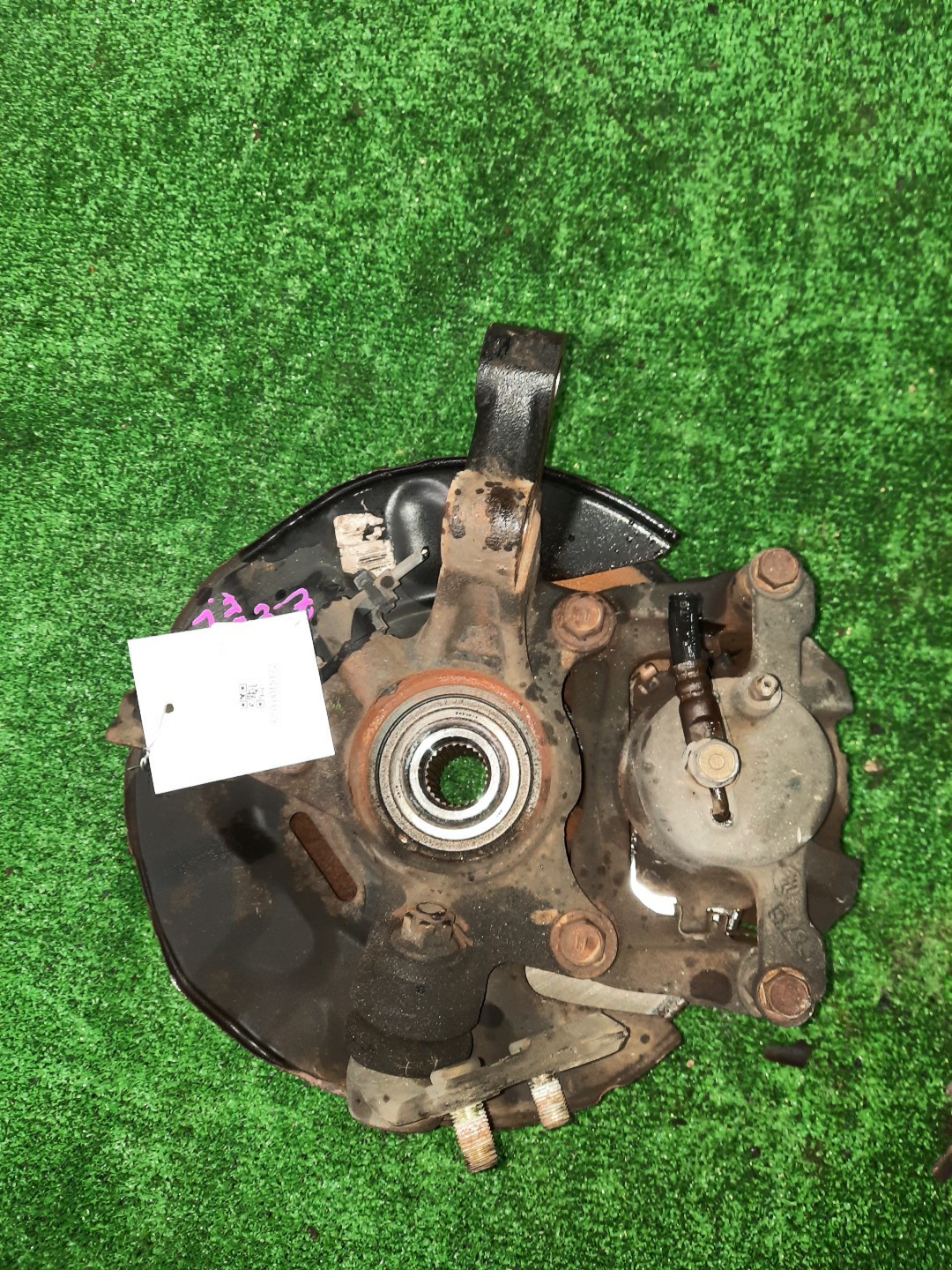Ступица левая передняя TOYOTA VOLTZ ZZE136, ZZE137 1ZZ-FE, 2ZZ-GE 3 ракурс
