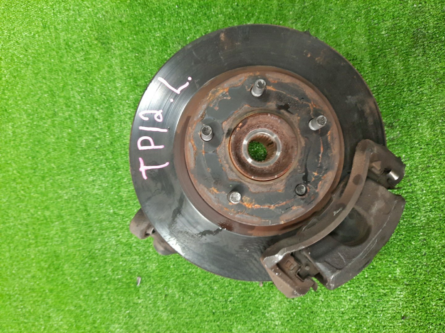 Ступица левая передняя NISSAN PRIMERA P12, QP12, TP12, HP12, RP12, WTP12, WHP12, WRP12 QG18DE, QR20DE, SR20VE, QR25DD 1 ракурс