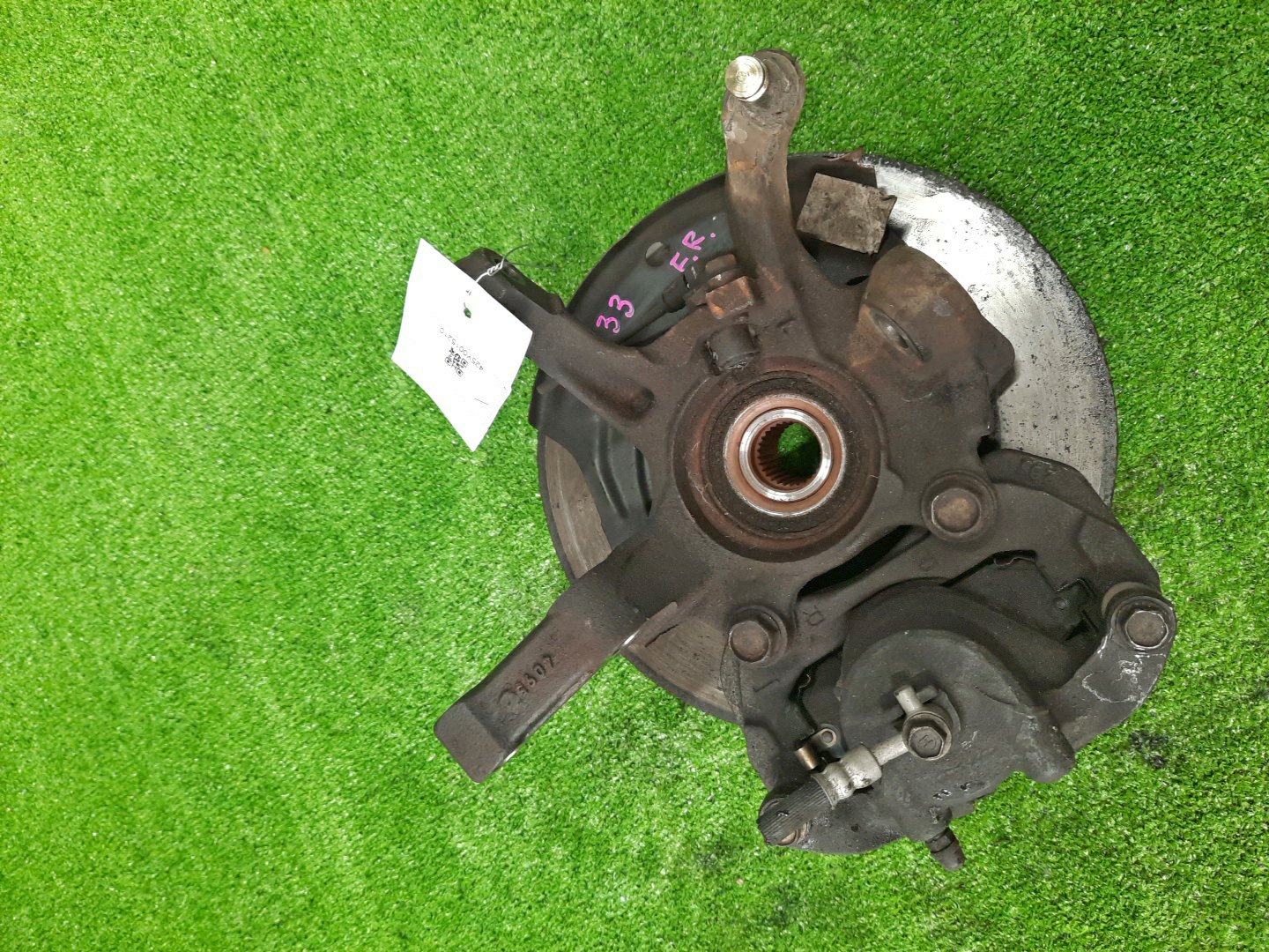 Ступица правая передняя NISSAN CEFIRO A33 VQ20DE, VQ25DD 3 ракурс