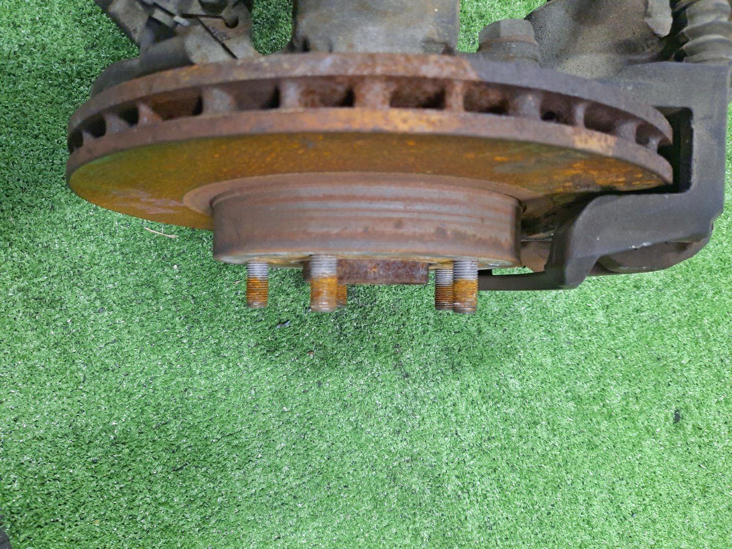 Ступица правая передняя NISSAN PRIMERA P12, QP12, TP12, HP12, RP12, WTP12, WHP12, WRP12 QG18DE, QR20DE, SR20VE, QR25DD 2 ракурс