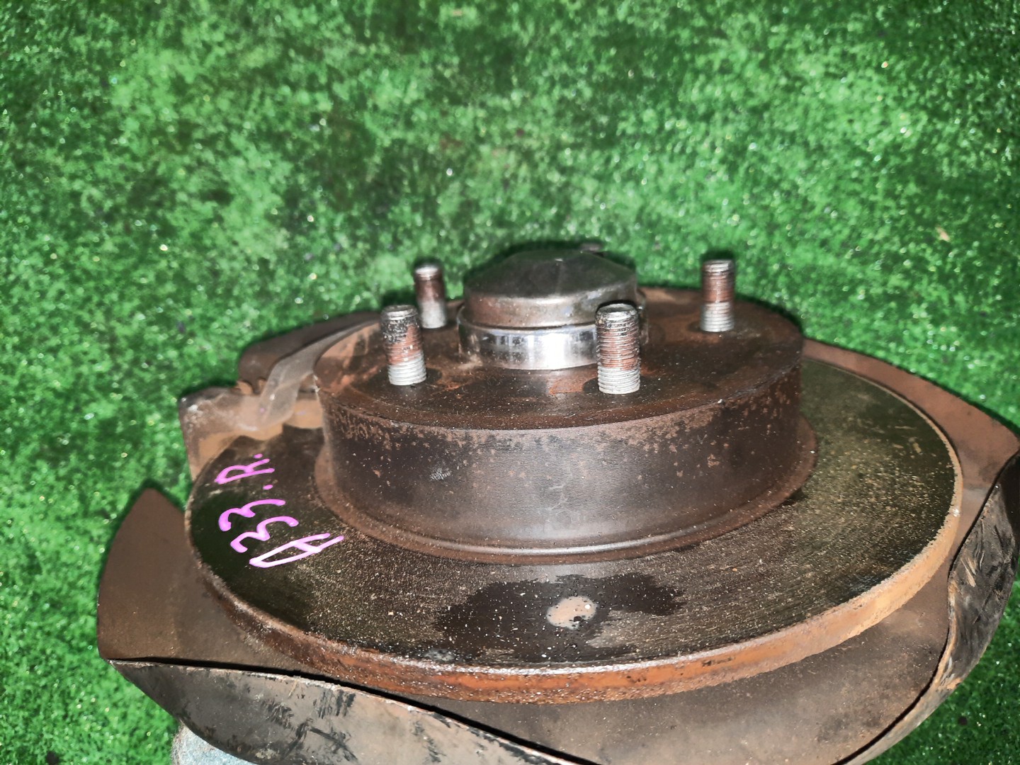 Ступица правая задняя NISSAN CEFIRO, PRIMERA, TINO A32, A33, P12, V10 VQ30DE, VQ20DE, VQ25DE, VQ25DD, QG18DE, QR20DE, SR20VE, QR25DD, SR20DE 2 ракурс
