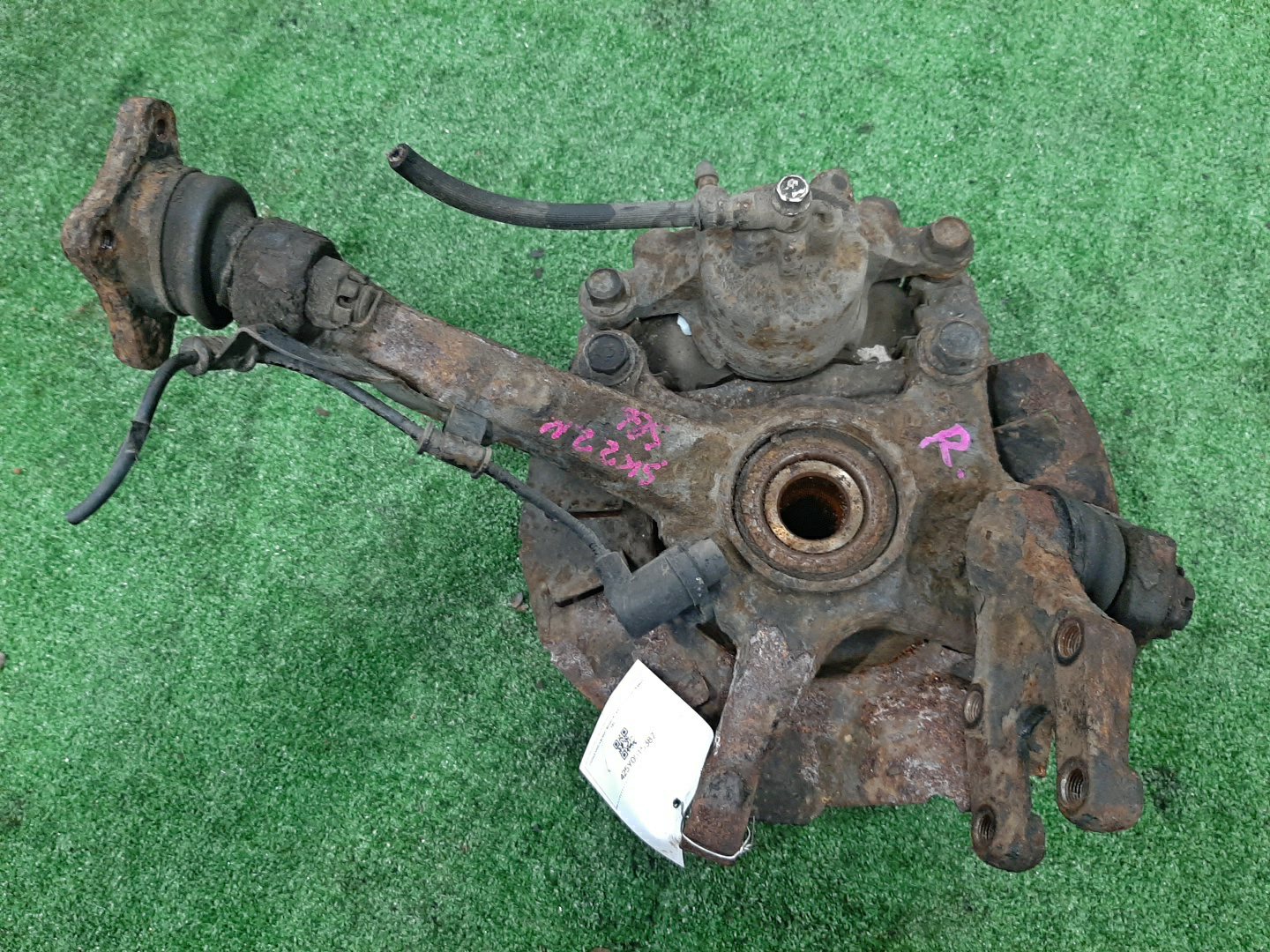 Ступица правая передняя MAZDA BONGO SK22L, SK22M, SKP2M, SKP2L, SK82L, SKF2M R2, L8, F8, RF-T 2 ракурс