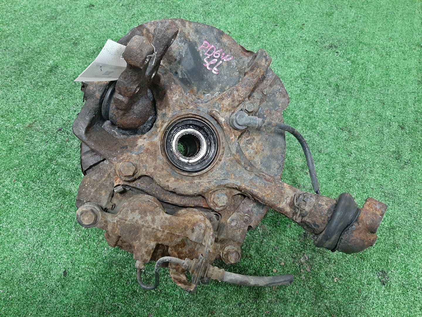 Ступица правая передняя MITSUBISHI DELICA PE6W, PD6W, PD4W, PD8W, PE8W, PF6W, PF8W 6G72, 4G64, 4M40T 2 ракурс Ступица правая передняя MITSUBISHI DELICA PE6W, PD6W, PD4W, PD8W, PE8W, PF6W, PF8W 6G72, 4G64, 4M40T 2 ракурс