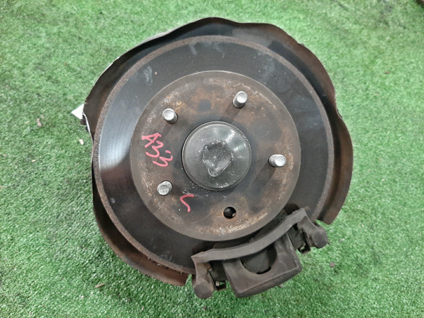 Ступица левая задняя NISSAN CEFIRO, PRIMERA, TINO A32, A33, P12, V10 VQ30DE, VQ20DE, VQ25DE, VQ25DD, QG18DE, QR20DE, SR20VE, QR25DD, SR20DE 1 ракурс