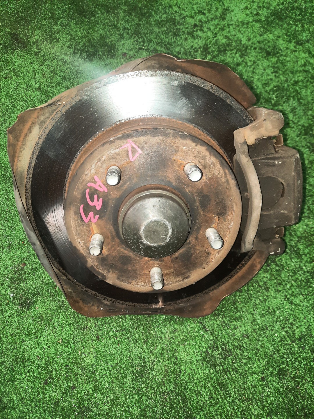 Ступица правая задняя NISSAN CEFIRO, PRIMERA, TINO A32, A33, P12, V10 VQ30DE, VQ20DE, VQ25DE, VQ25DD, QG18DE, QR20DE, SR20VE, QR25DD, SR20DE 1 ракурс