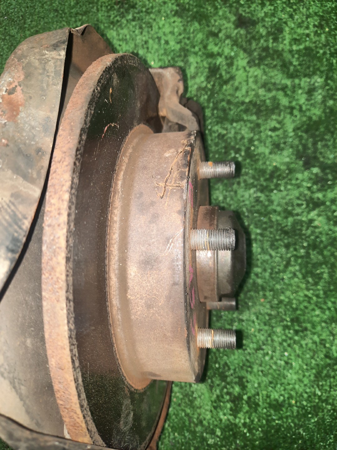 Ступица правая задняя NISSAN CEFIRO, PRIMERA, TINO A32, A33, P12, V10 VQ30DE, VQ20DE, VQ25DE, VQ25DD, QG18DE, QR20DE, SR20VE, QR25DD, SR20DE 2 ракурс