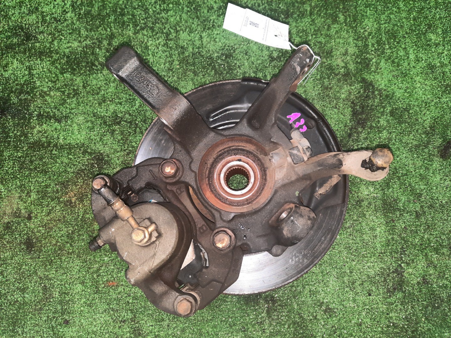 Ступица правая передняя NISSAN CEFIRO A33 VQ20DE, VQ25DD 3 ракурс