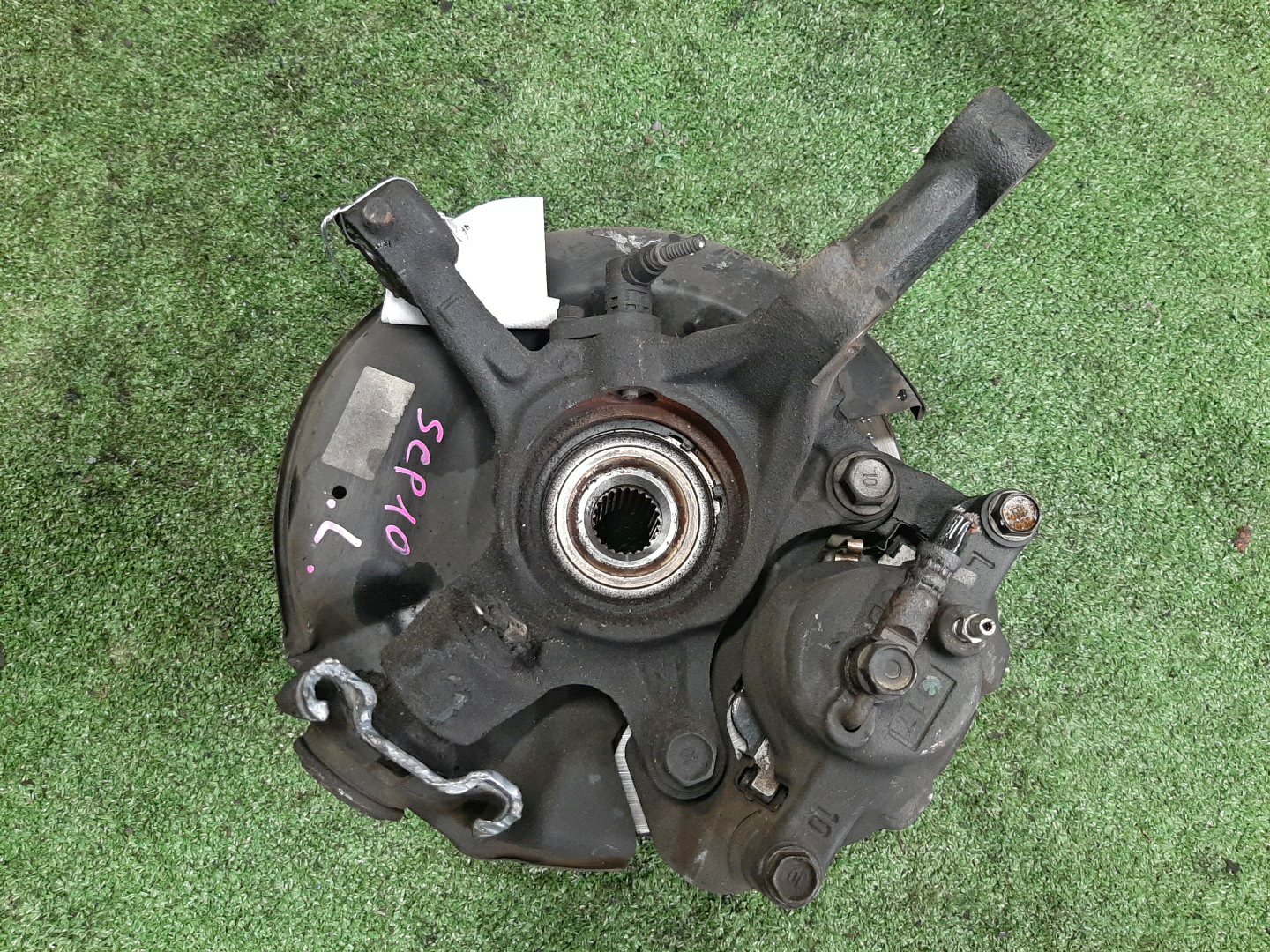 Ступица левая передняя TOYOTA PLATZ, VITZ SCP11, SCP10, SCP13 1SZ-FE, 2SZ-FE 2 ракурс