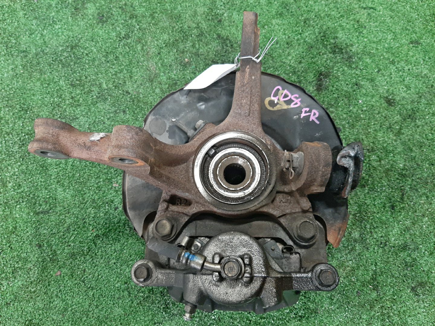 Ступица правая передняя HONDA FIT ARIA GD8 L15A 2 ракурс Ступица правая передняя HONDA FIT ARIA GD8 L15A 2 ракурс