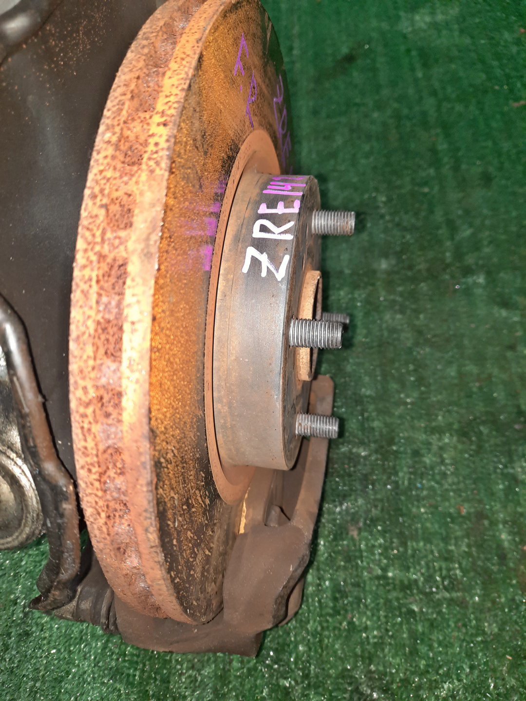 Ступица правая передняя TOYOTA AXIO, COROLLA FIELDER, COROLLA  AXIO, FIELDER NZE141, ZRE142, ZRE142G, NZE141G 1NZ-FE, 2ZR-FAE, 2ZR-FE 2 ракурс