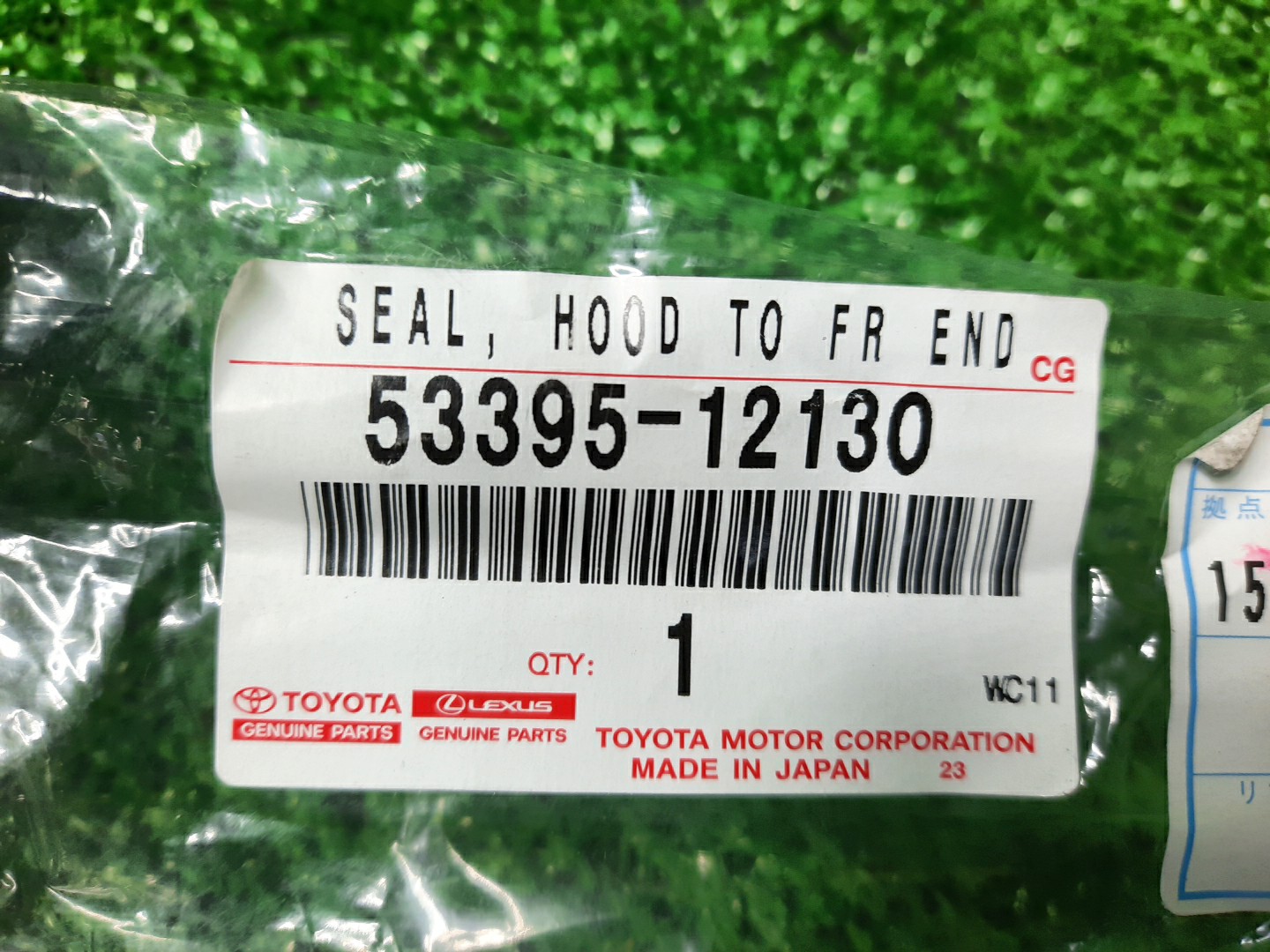 Уплотнительная резинка TOYOTA COROLLA FIELDER ZRE162G 53395-12130 3 ракурс