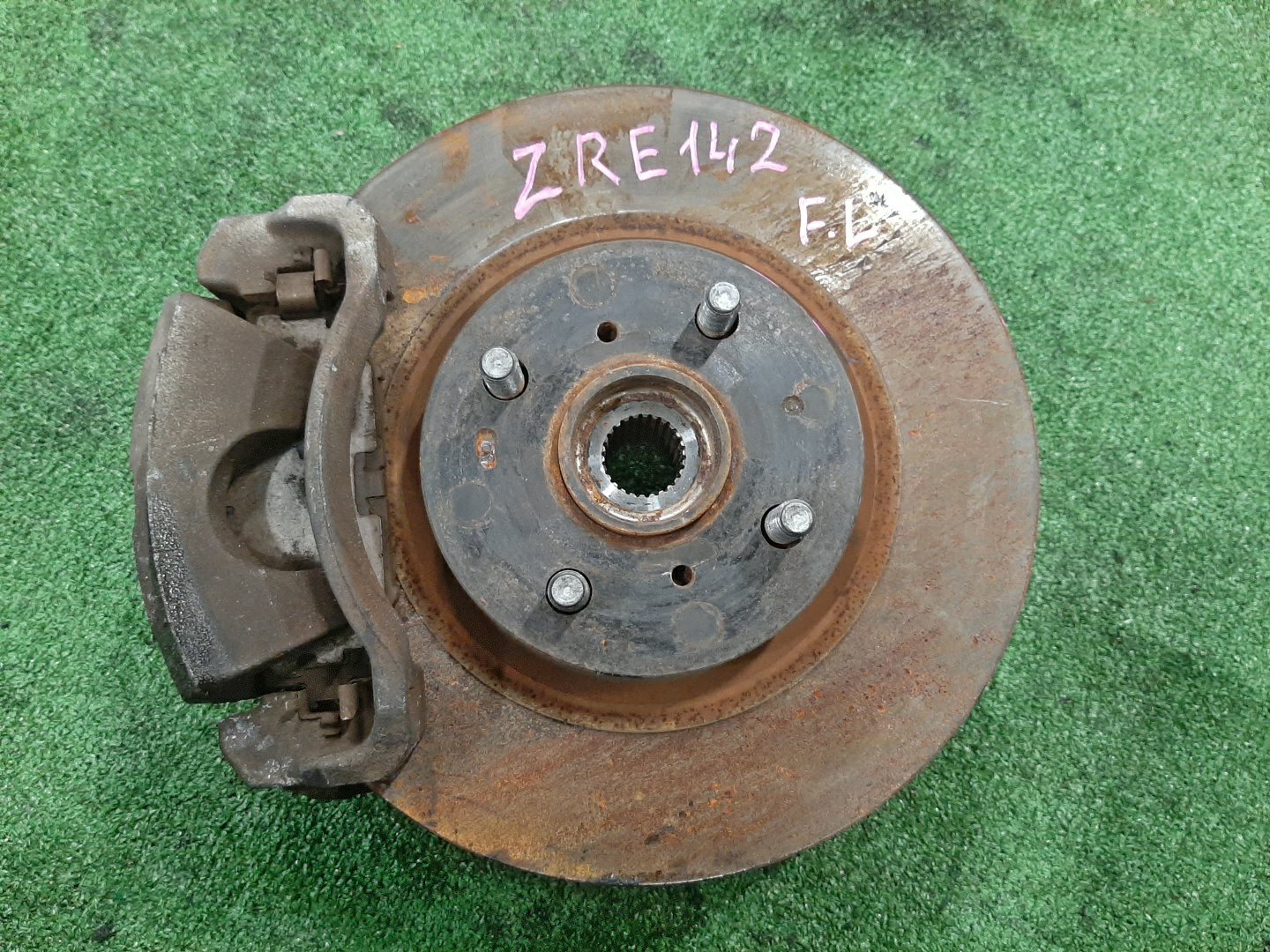 Ступица левая передняя TOYOTA AXIO, COROLLA FIELDER, COROLLA  AXIO, FIELDER NZE141, ZRE142, ZRE142G, NZE141G 1NZ-FE, 2ZR-FAE, 2ZR-FE 1 ракурс