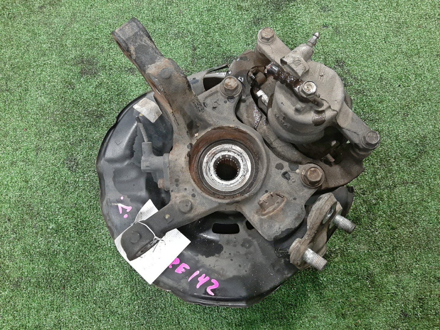 Ступица левая передняя TOYOTA AXIO, COROLLA FIELDER, COROLLA  AXIO, FIELDER NZE141, ZRE142, ZRE142G, NZE141G 1NZ-FE, 2ZR-FAE, 2ZR-FE 2 ракурс