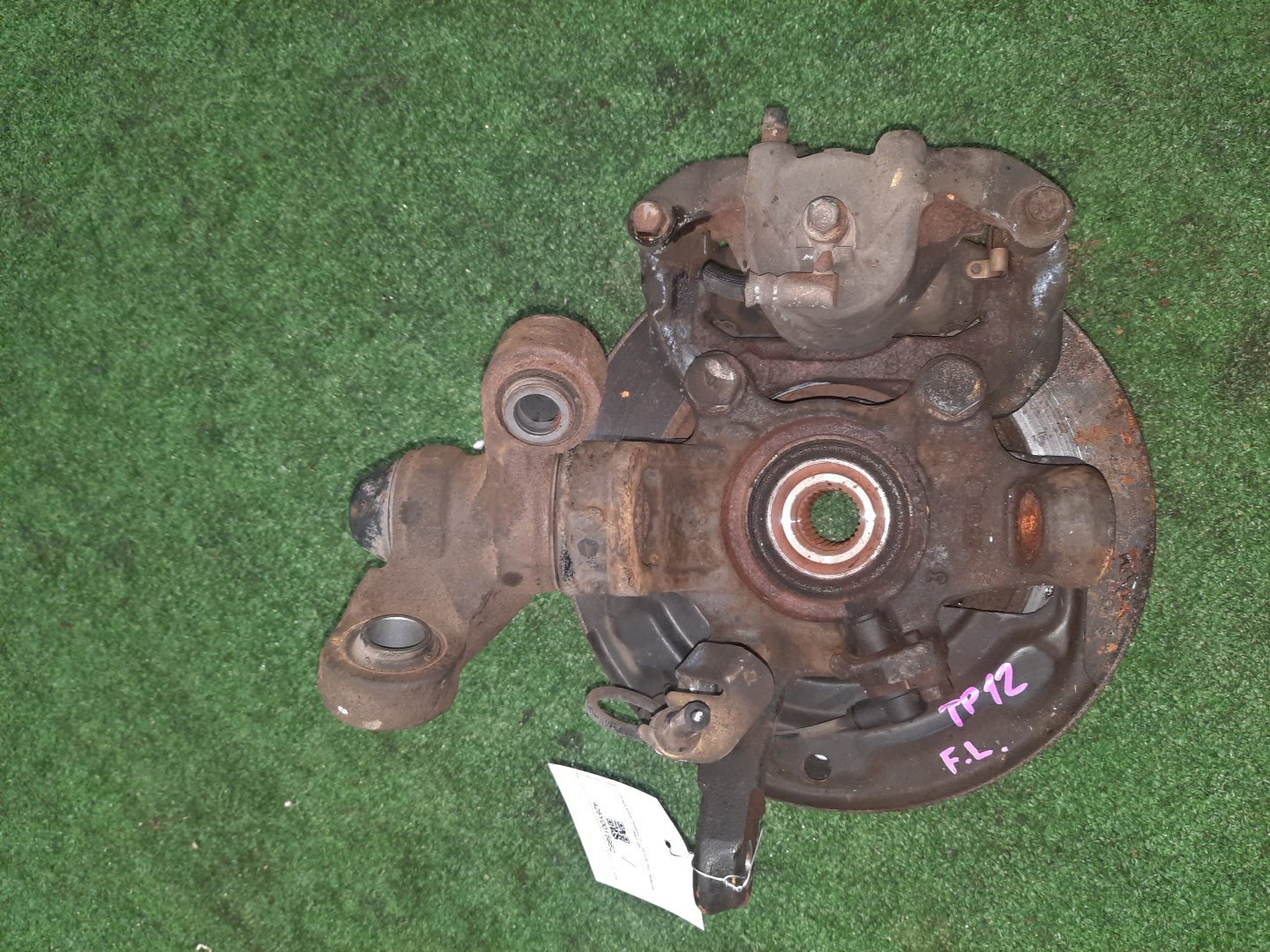 Ступица левая передняя NISSAN PRIMERA P12, QP12, TP12, HP12, RP12, WTP12, WHP12, WRP12 QG18DE, QR20DE, SR20VE, QR25DD 3 ракурс