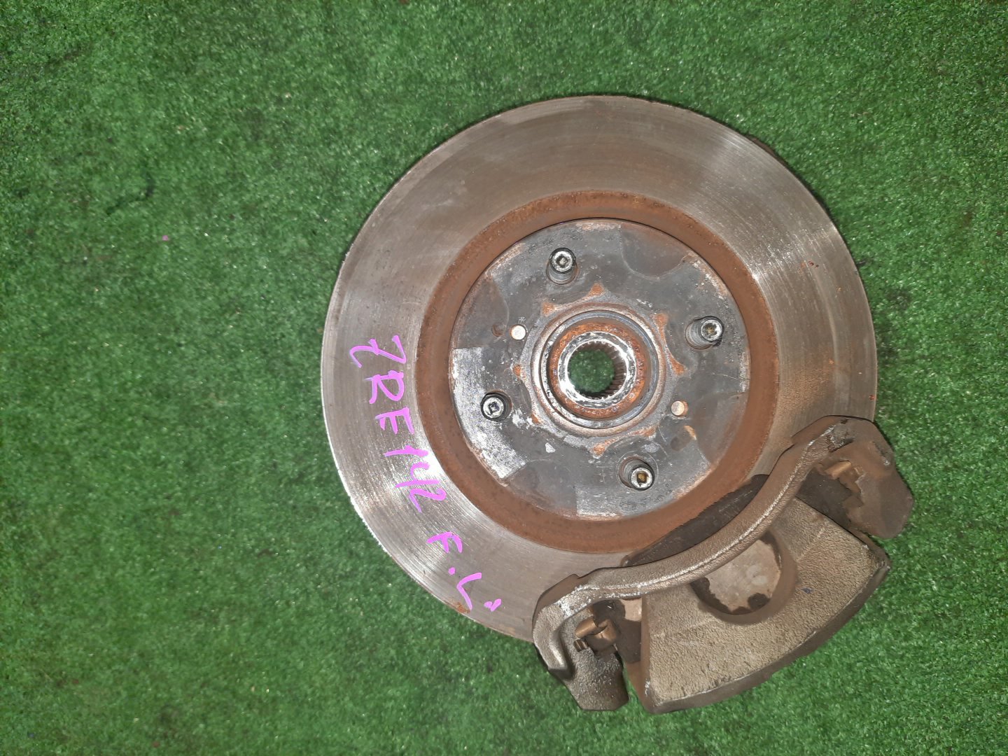 Ступица левая передняя TOYOTA AXIO, COROLLA FIELDER, COROLLA  AXIO, FIELDER NZE141, ZRE142, ZRE142G, NZE141G 1NZ-FE, 2ZR-FAE, 2ZR-FE 1 ракурс