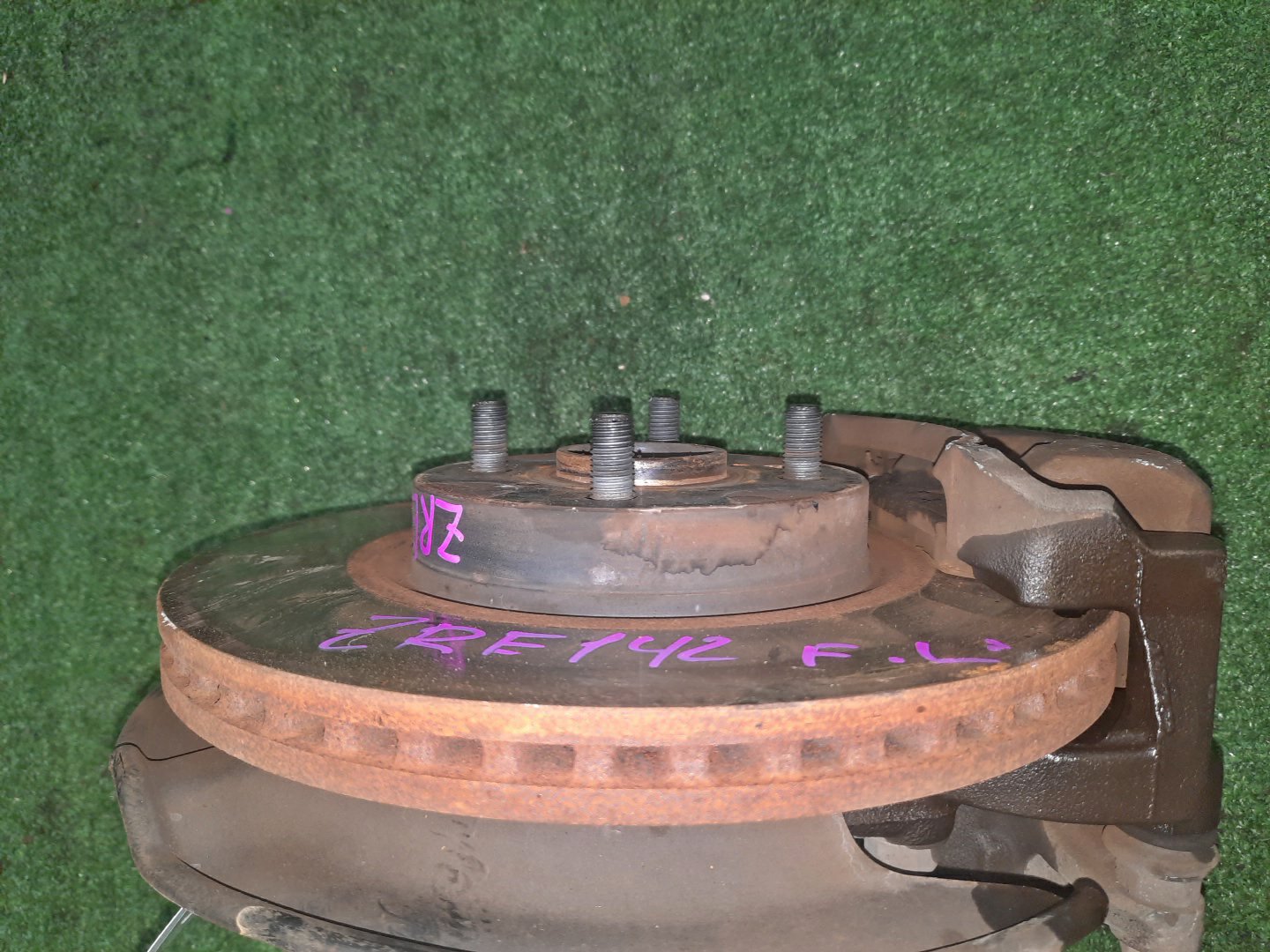 Ступица левая передняя TOYOTA AXIO, COROLLA FIELDER, COROLLA  AXIO, FIELDER NZE141, ZRE142, ZRE142G, NZE141G 1NZ-FE, 2ZR-FAE, 2ZR-FE 2 ракурс
