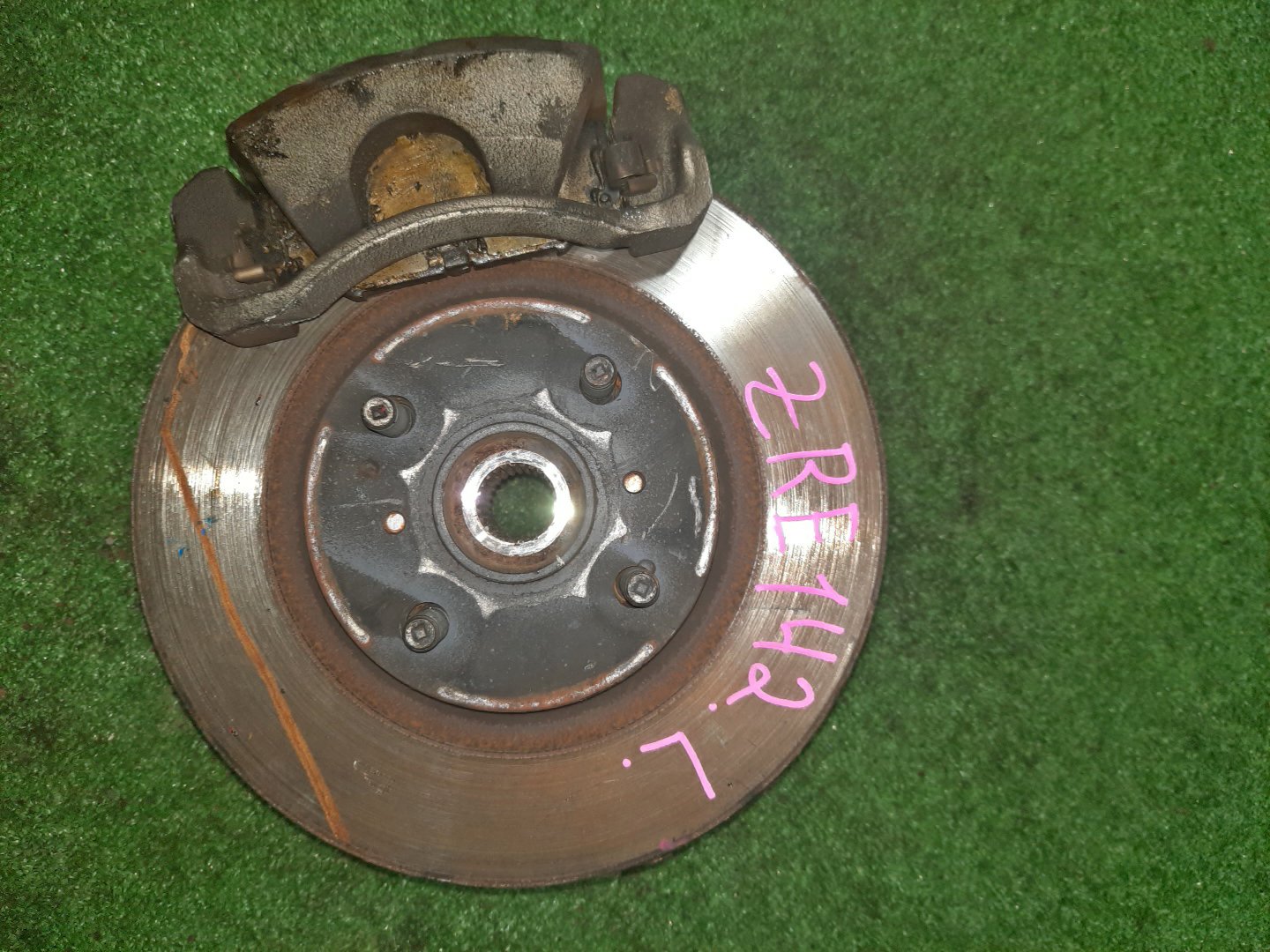 Ступица левая передняя TOYOTA AXIO, COROLLA FIELDER, COROLLA  AXIO, FIELDER NZE141, ZRE142, ZRE142G, NZE141G 1NZ-FE, 2ZR-FAE, 2ZR-FE 1 ракурс